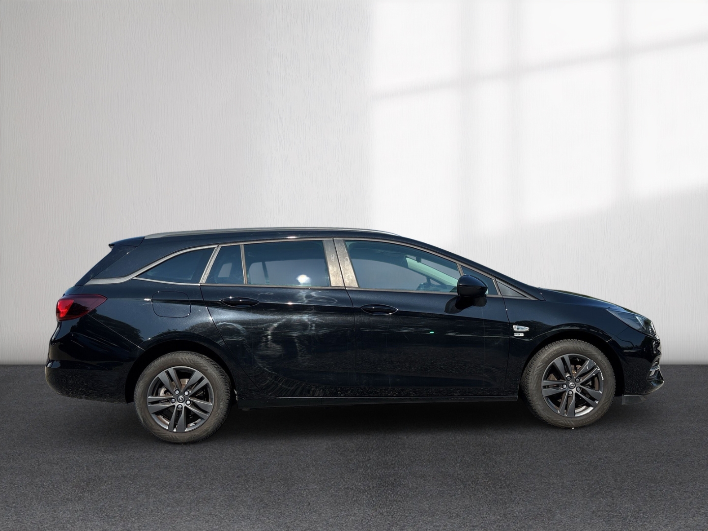 Fahrzeugabbildung Opel Astra K ST Turbo 120 Jahre LED Temp SHZ PDCv+h