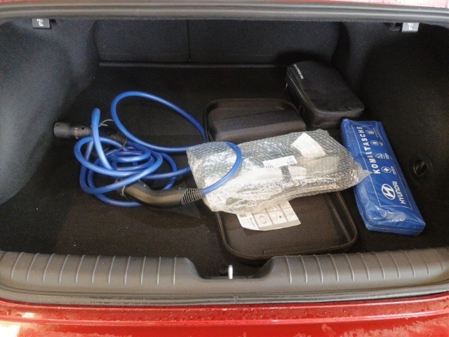 Fahrzeugabbildung Hyundai IONIQ 6 77,4kWh 4WD UNIQ Digi-Spiegel 20LM Schiebedach HUD Navi Digitales Cockpit Memory Sitze