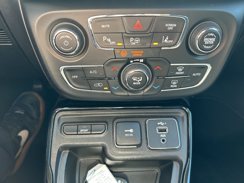 Fahrzeugabbildung Jeep Compass Limited TW ACC NAV KLIM SHZ ALPINE DCT