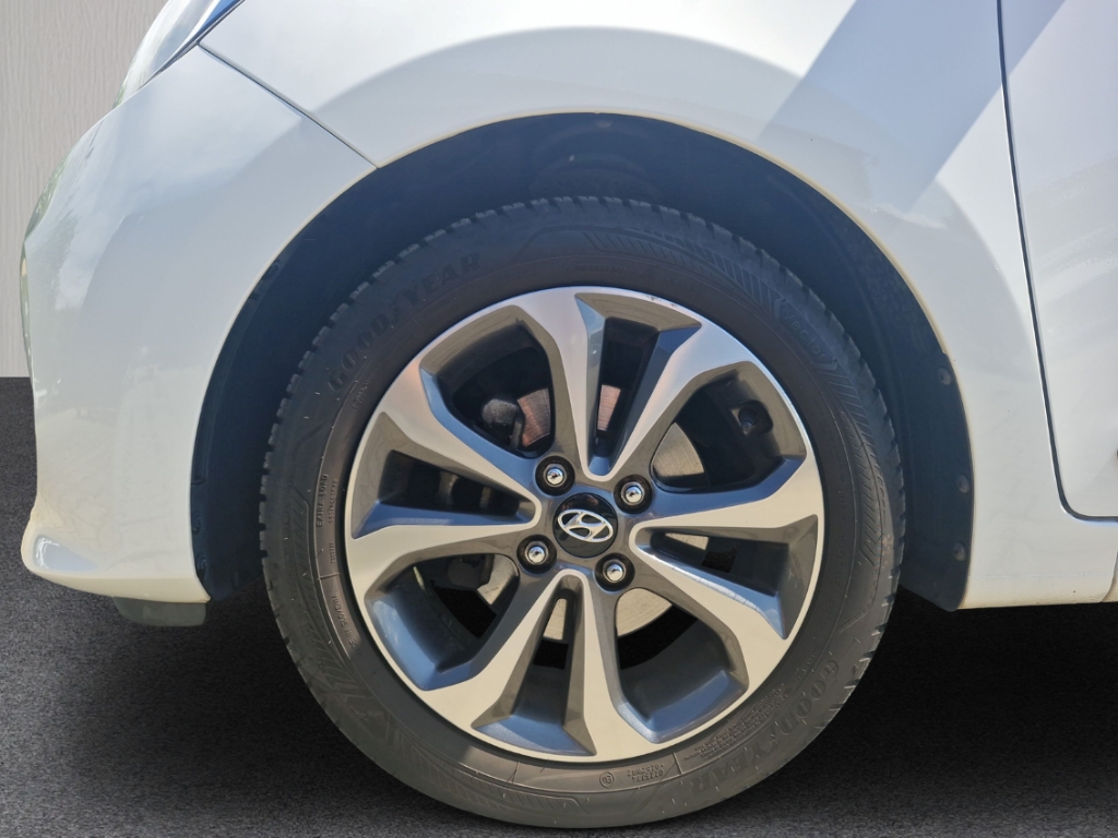 Fahrzeugabbildung Hyundai i10 1.2 Passion Plus Klimaauto SHZ PDC GRA LHZ GJR