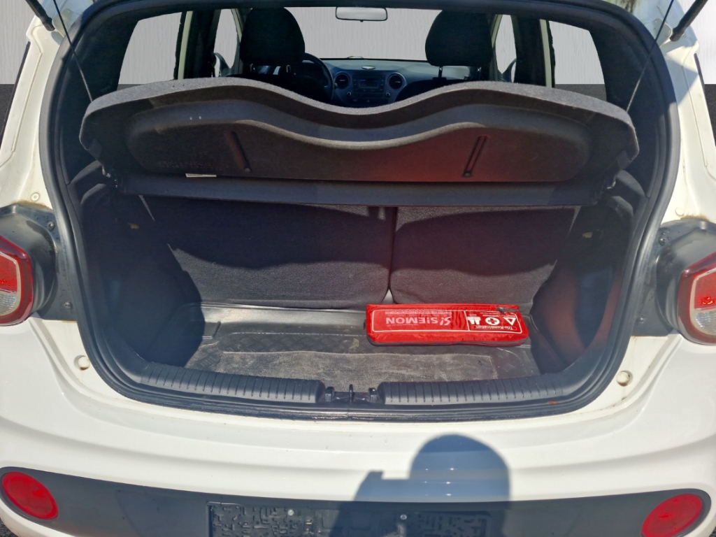 Fahrzeugabbildung Hyundai i10 1.2 Passion Plus Klimaauto SHZ PDC GRA LHZ GJR
