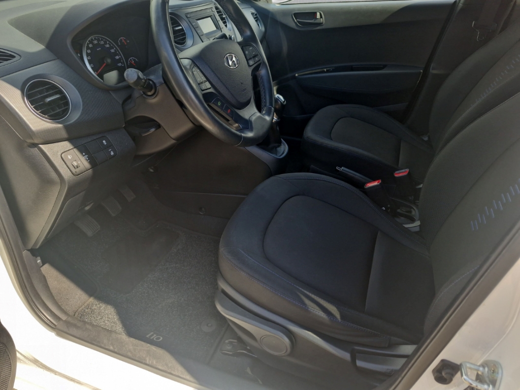 Fahrzeugabbildung Hyundai i10 1.2 Passion Plus Klimaauto SHZ PDC GRA LHZ GJR
