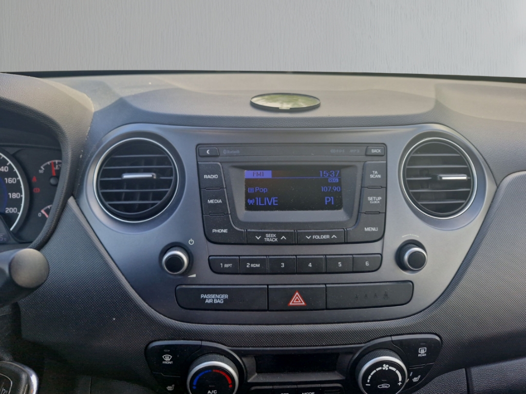 Fahrzeugabbildung Hyundai i10 1.2 Passion Plus Klimaauto SHZ PDC GRA LHZ GJR