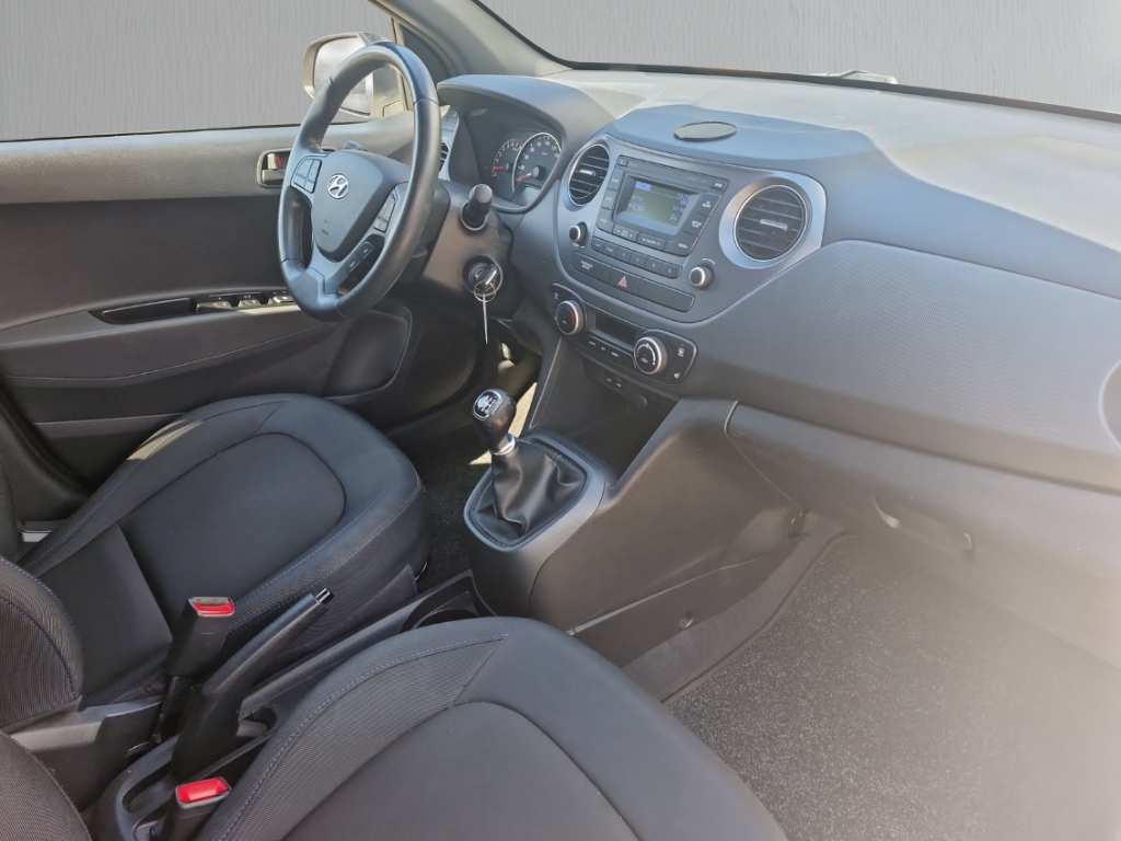 Fahrzeugabbildung Hyundai i10 1.2 Passion Plus Klimaauto SHZ PDC GRA LHZ GJR