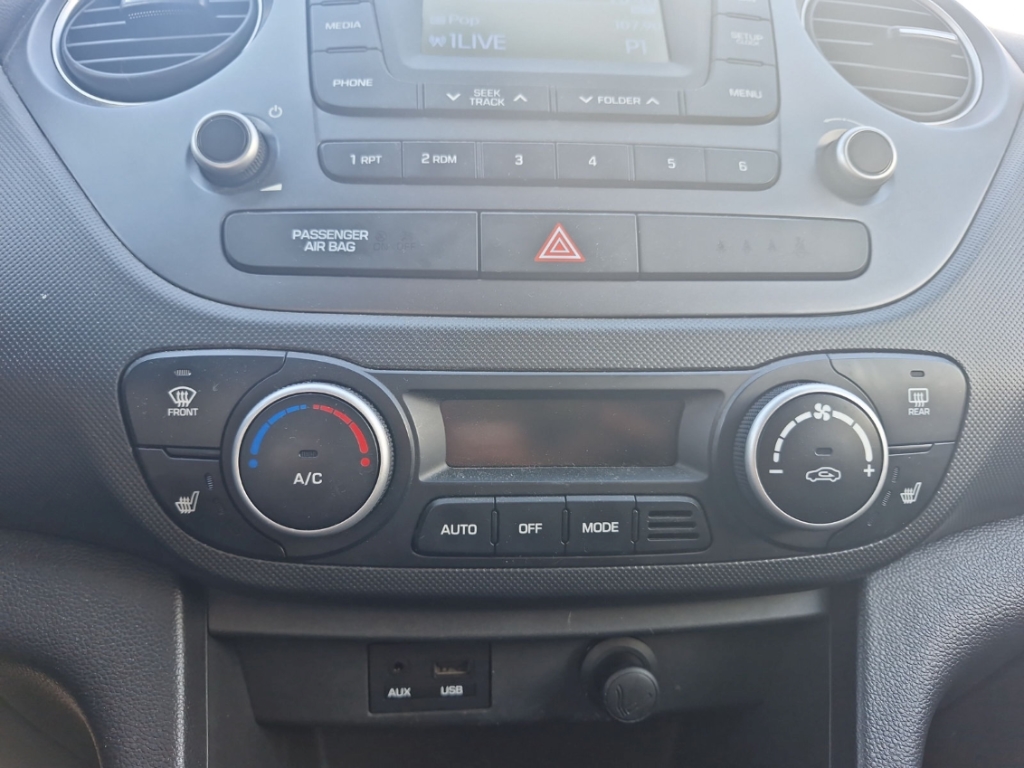 Fahrzeugabbildung Hyundai i10 1.2 Passion Plus Klimaauto SHZ PDC GRA LHZ GJR