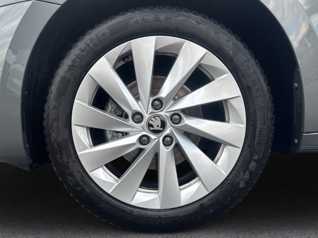Fahrzeugabbildung SKODA Octavia 2.0 TDI DSG Selection PDC LED SHZ Klima