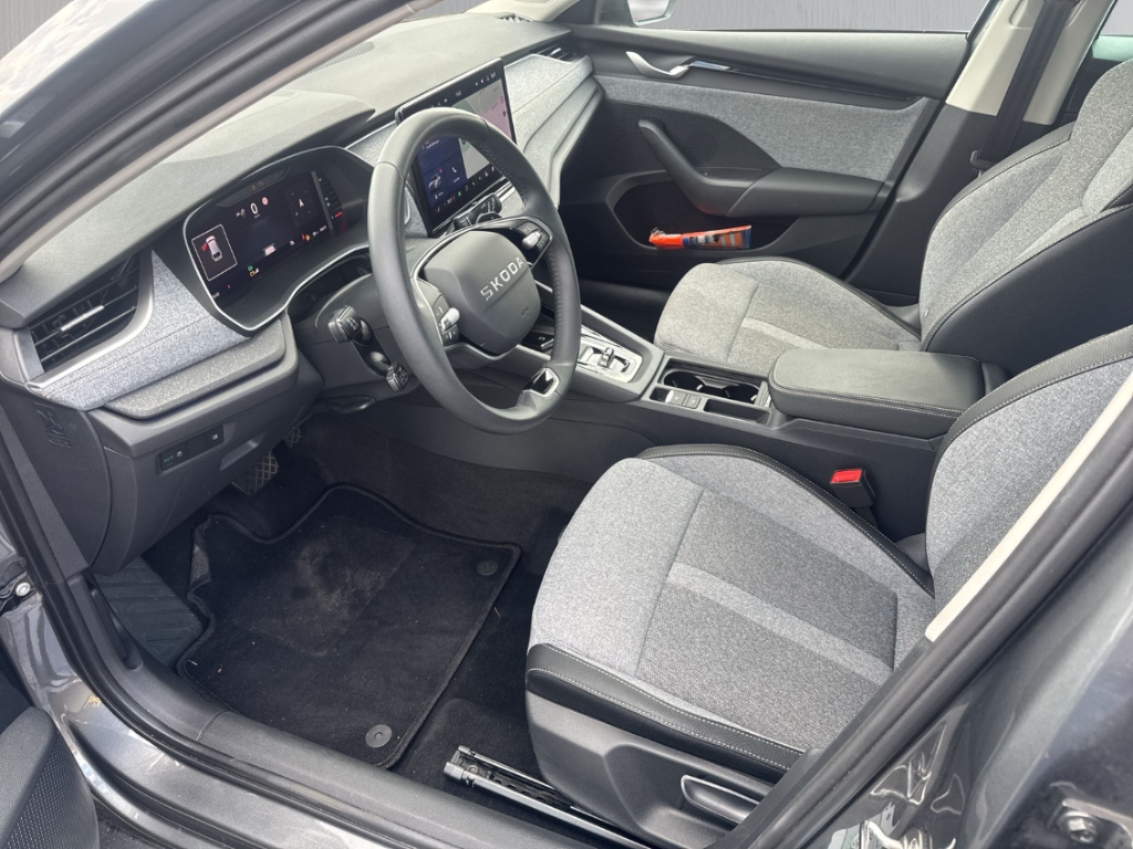 Fahrzeugabbildung SKODA Octavia 2.0 TDI DSG Selection PDC LED SHZ Klima