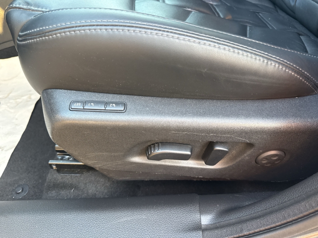 Fahrzeugabbildung Nissan Qashqai 1.5 dCi Tekna 4x2 Leder Pano Bose LED 360Kamera Navi