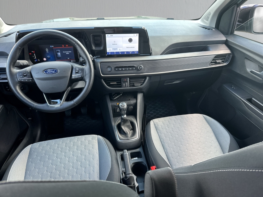 Fahrzeugabbildung Ford Tourneo Courier Titanium AHK AAC LM17 Winterpak. LED TFL