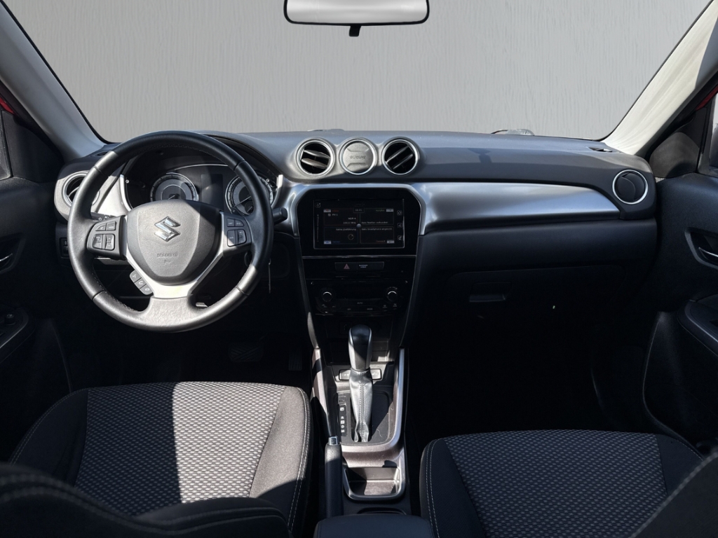 Fahrzeugabbildung Suzuki Vitara 4x2 COMFORT AHK SHZ Automatik Navi RFK