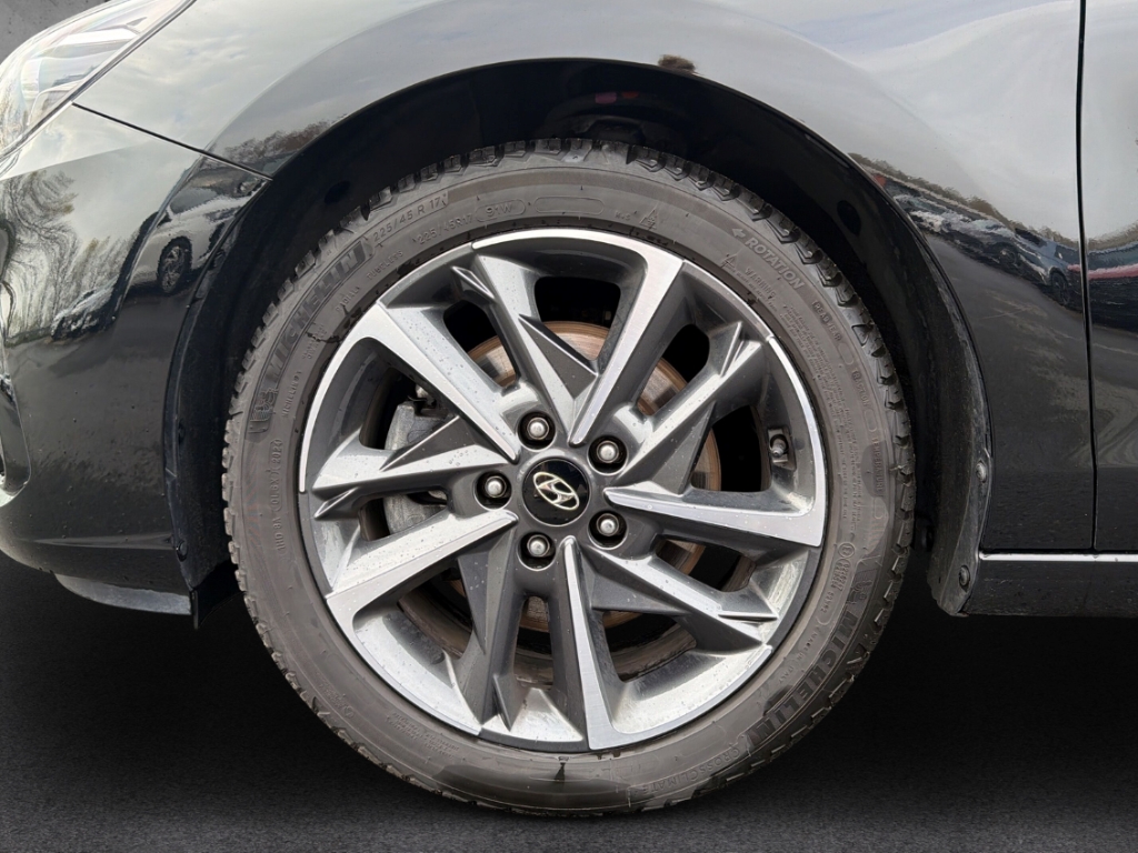Fahrzeugabbildung Hyundai i30 FL 5-Trg 1.5 T-Gdi DCT 48V TREND Navigations