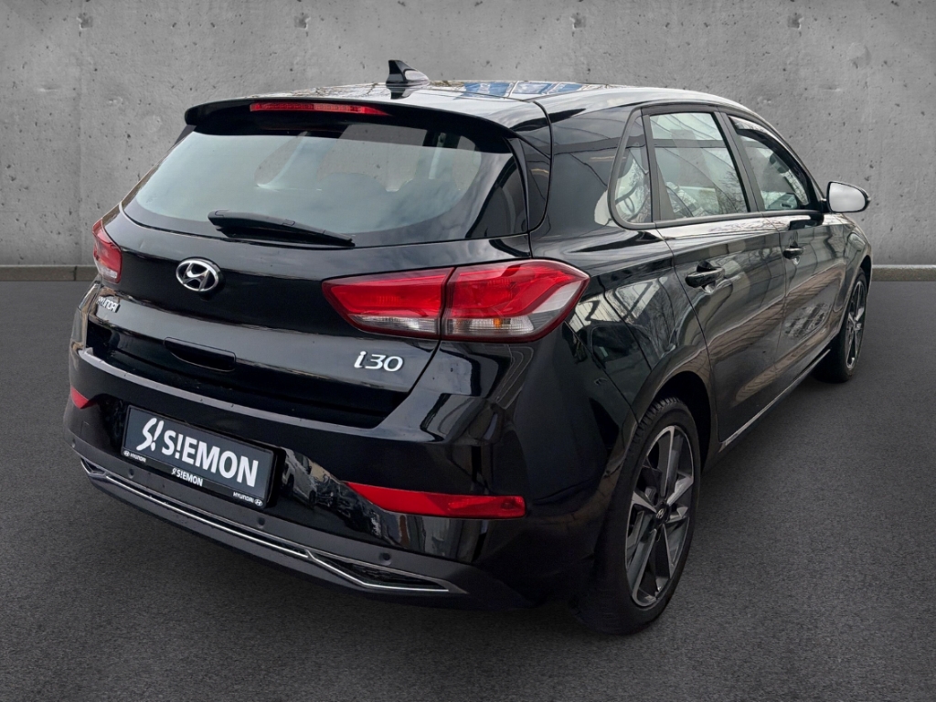 Fahrzeugabbildung Hyundai i30 FL 5-Trg 1.5 T-Gdi DCT 48V TREND Navigations