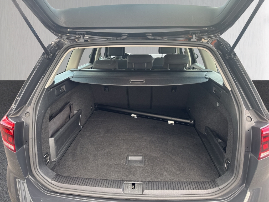 Fahrzeugabbildung Volkswagen Passat GTE 1.4 TSI Plug-In Hybrid DSG ACC SHZ PDCv+h