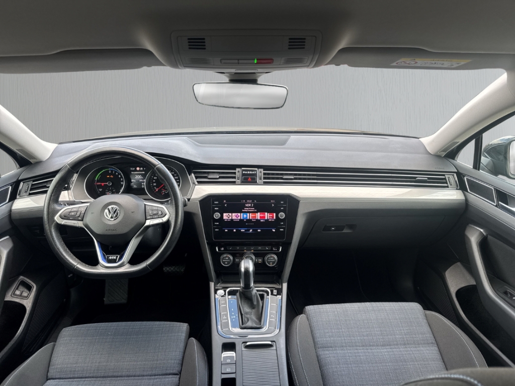 Fahrzeugabbildung Volkswagen Passat GTE 1.4 TSI Plug-In Hybrid DSG ACC SHZ PDCv+h