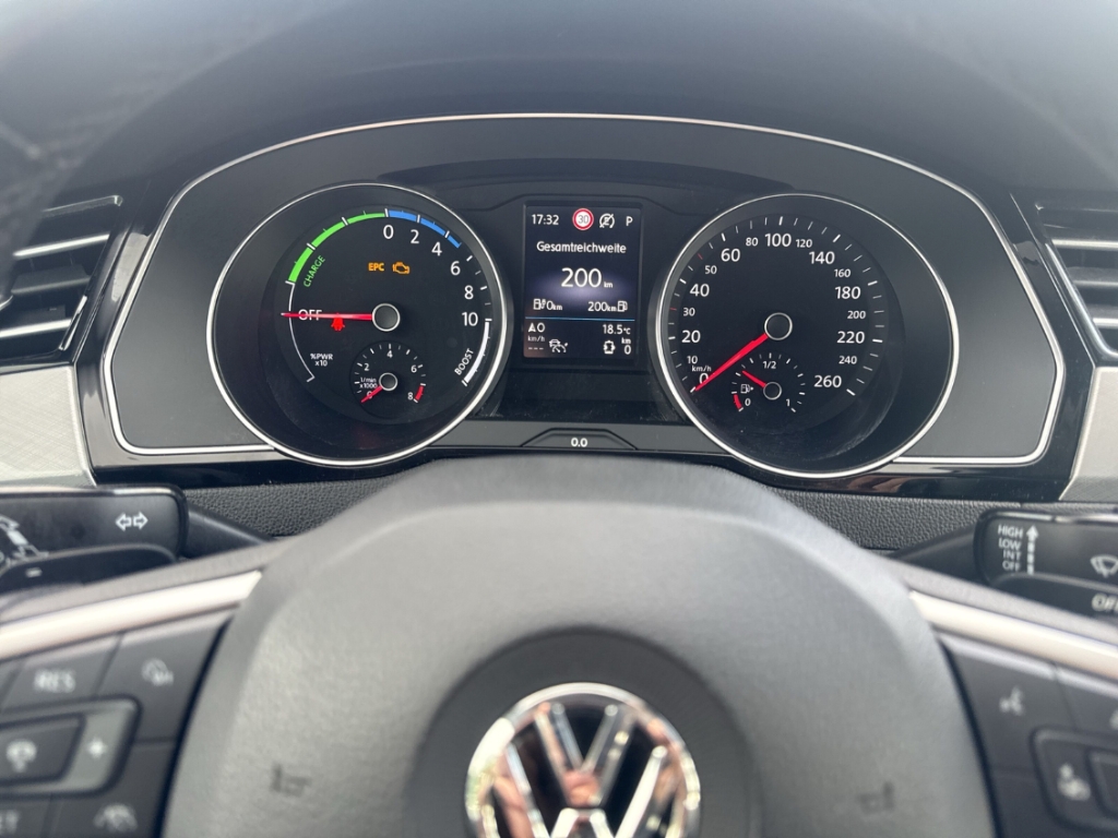 Fahrzeugabbildung Volkswagen Passat GTE 1.4 TSI Plug-In Hybrid DSG ACC SHZ PDCv+h