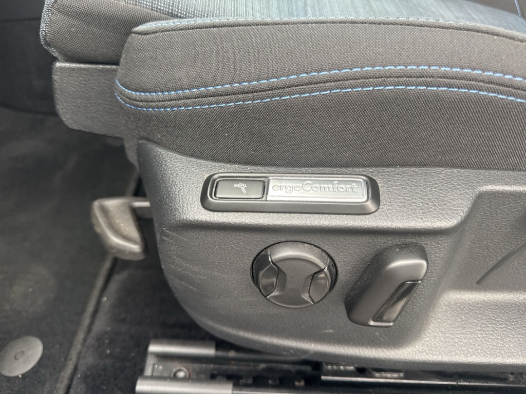 Fahrzeugabbildung Volkswagen Passat GTE 1.4 TSI Plug-In Hybrid DSG ACC SHZ PDCv+h