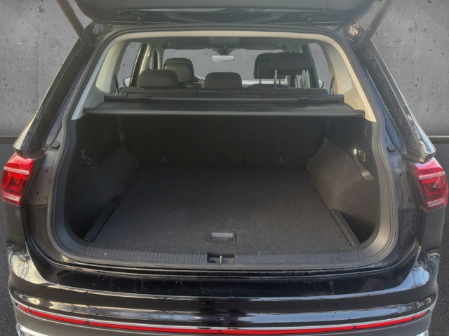 Fahrzeugabbildung Volkswagen Tiguan Allspace 4x4 2.0 TDI DSG AHK IQ.Light SHZ