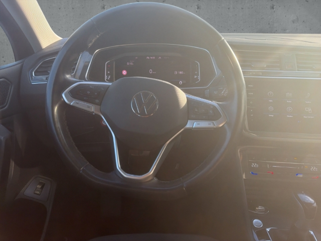 Fahrzeugabbildung Volkswagen Tiguan Allspace 4x4 2.0 TDI DSG AHK IQ.Light SHZ