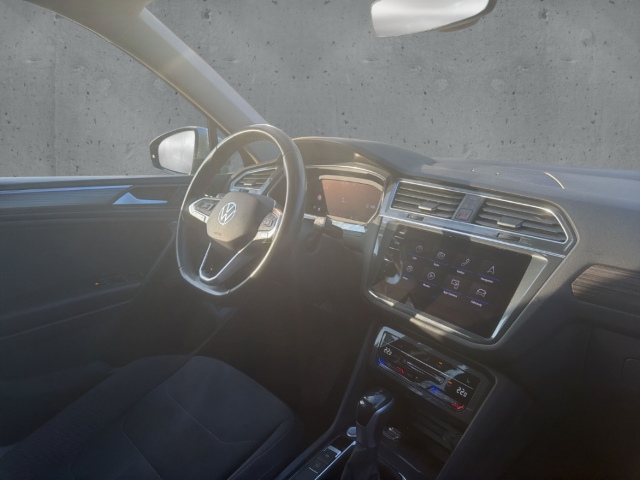 Fahrzeugabbildung Volkswagen Tiguan Allspace 4x4 2.0 TDI DSG AHK IQ.Light SHZ