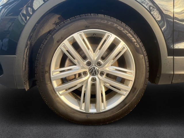 Fahrzeugabbildung Volkswagen Tiguan Allspace 4x4 2.0 TDI DSG AHK IQ.Light SHZ
