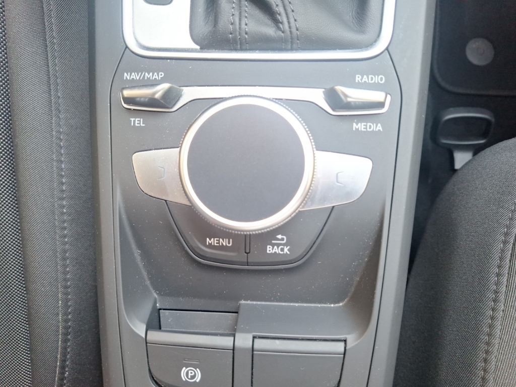 Fahrzeugabbildung Audi Q2 35 TFSI Stronic S line LED Navi Tempo SHZ PDC