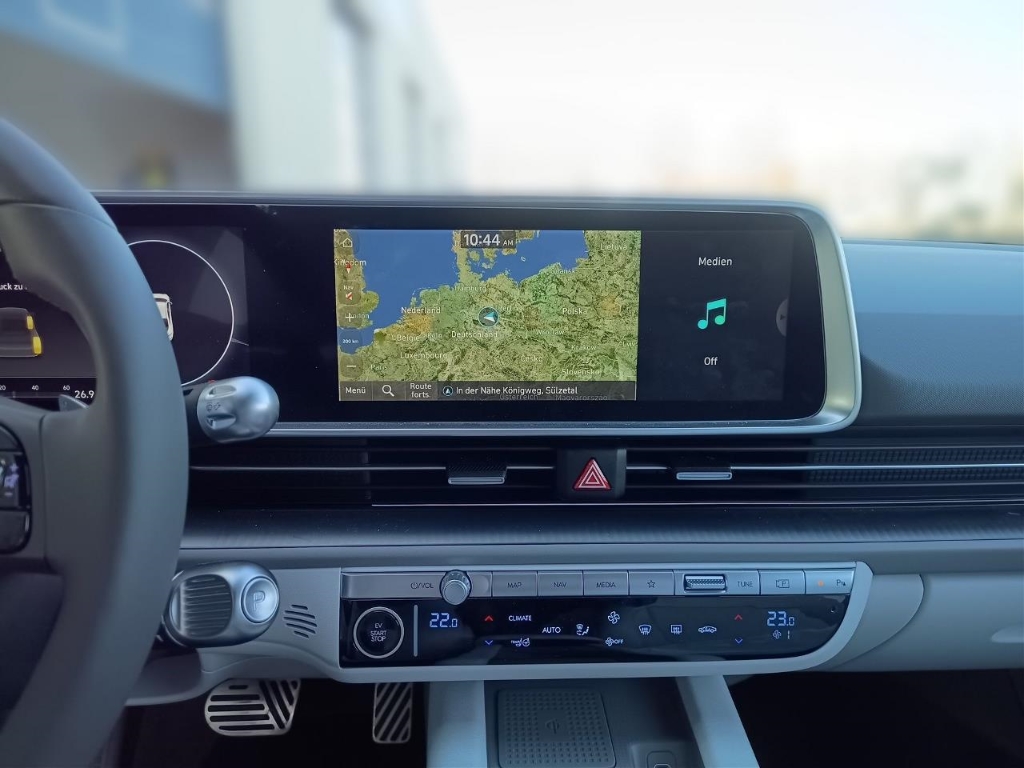 Fahrzeugabbildung Hyundai IONIQ 6 4WD 77,4kWh UNIQ Digi-Spiegel 20LM HUD Navi Digitales Cockpit Memory Sitze