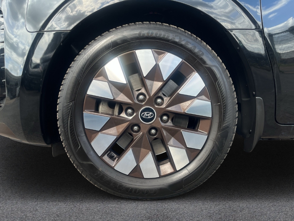 Fahrzeugabbildung Hyundai STARIA 2.2 CRDi Signature LED Pano AHK Kam360 Allwetter