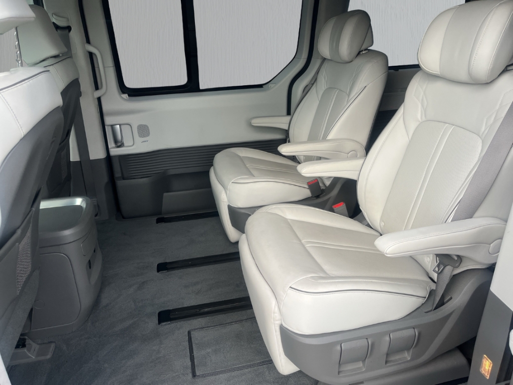 Fahrzeugabbildung Hyundai STARIA 2.2 CRDi Signature LED Pano AHK Kam360 Allwetter
