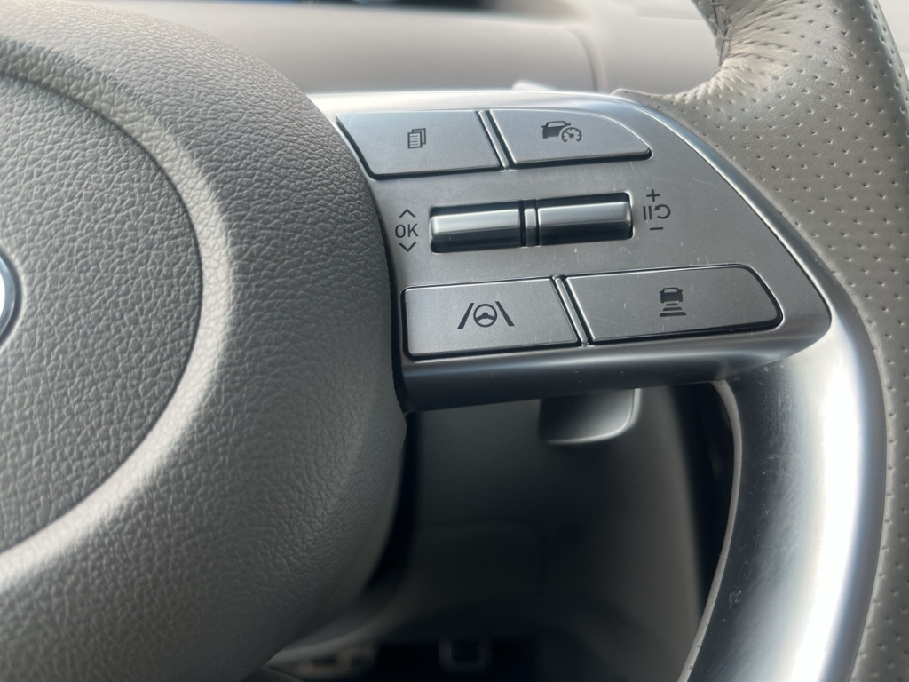 Fahrzeugabbildung Hyundai STARIA 2.2 CRDi Signature LED Pano AHK Kam360 Allwetter