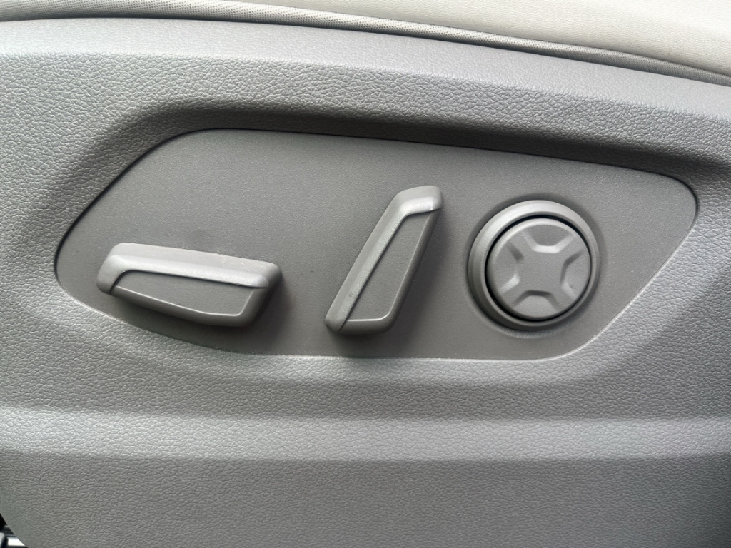 Fahrzeugabbildung Hyundai STARIA 2.2 CRDi Signature LED Pano AHK Kam360 Allwetter