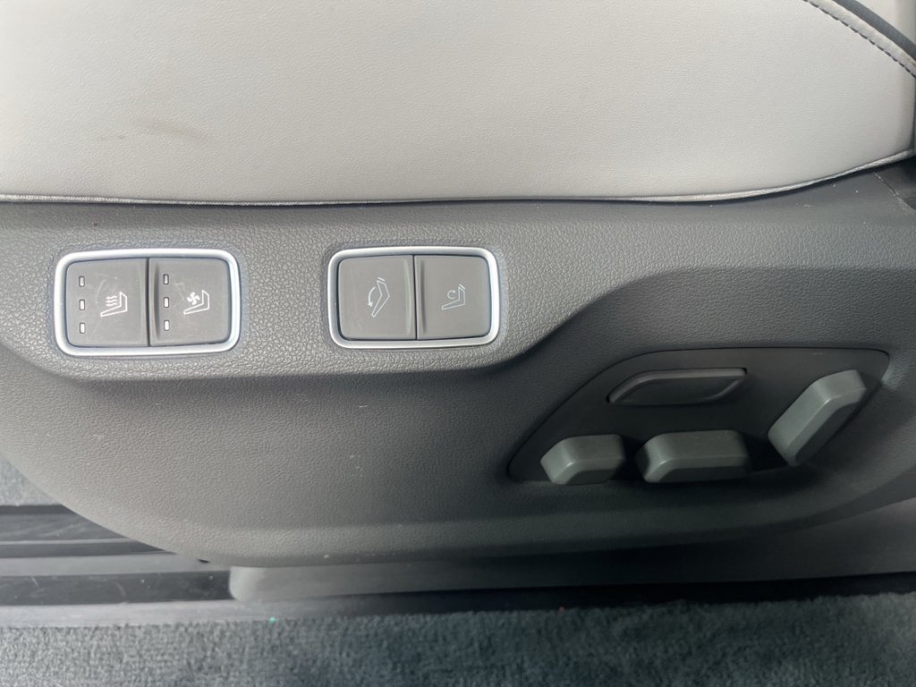 Fahrzeugabbildung Hyundai STARIA 2.2 CRDi Signature LED Pano AHK Kam360 Allwetter
