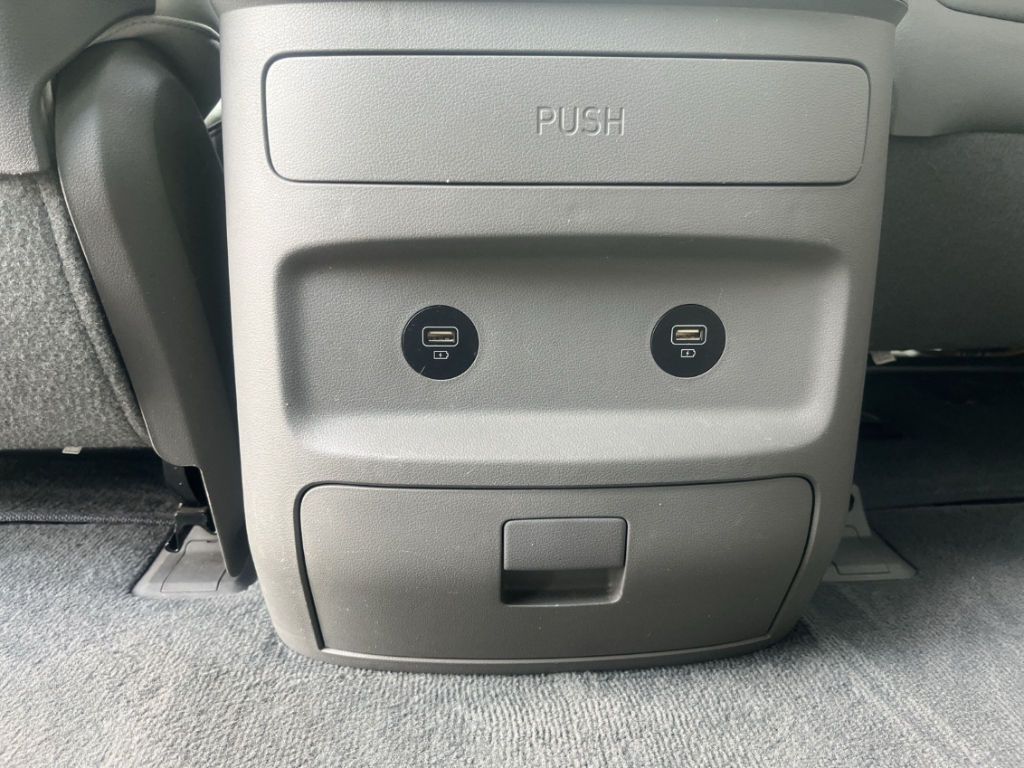 Fahrzeugabbildung Hyundai STARIA 2.2 CRDi Signature LED Pano AHK Kam360 Allwetter