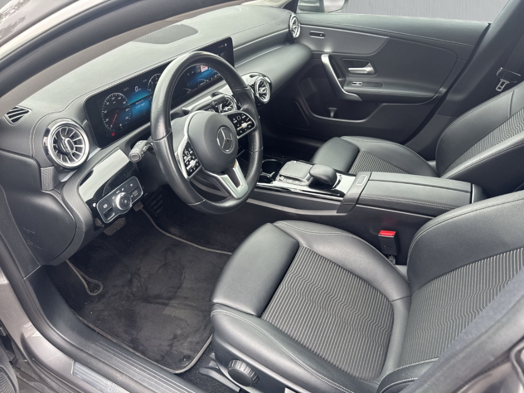Fahrzeugabbildung Mercedes-Benz CLA 180 Shooting Brake Wide SHZ KLIM NAV TEMP RFK
