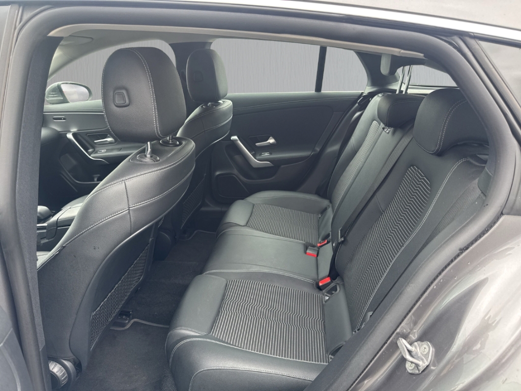 Fahrzeugabbildung Mercedes-Benz CLA 180 Shooting Brake Wide SHZ KLIM NAV TEMP RFK