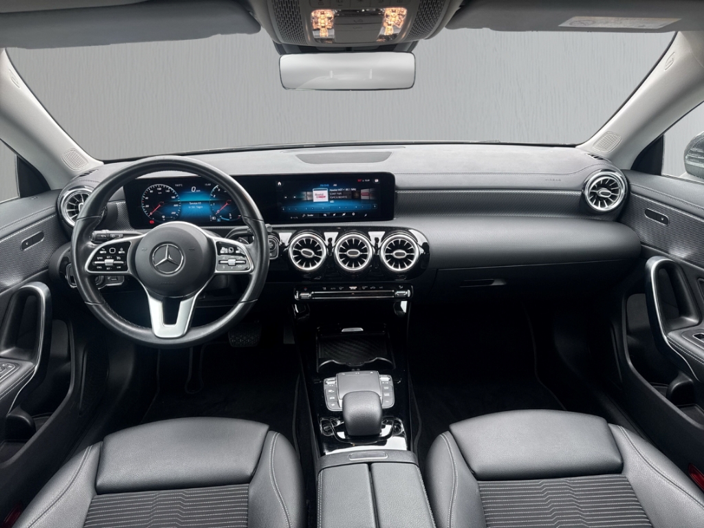 Fahrzeugabbildung Mercedes-Benz CLA 180 Shooting Brake Wide SHZ KLIM NAV TEMP RFK