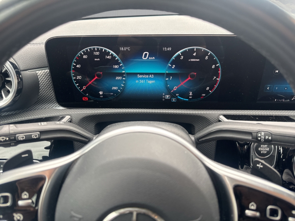 Fahrzeugabbildung Mercedes-Benz CLA 180 Shooting Brake Wide SHZ KLIM NAV TEMP RFK