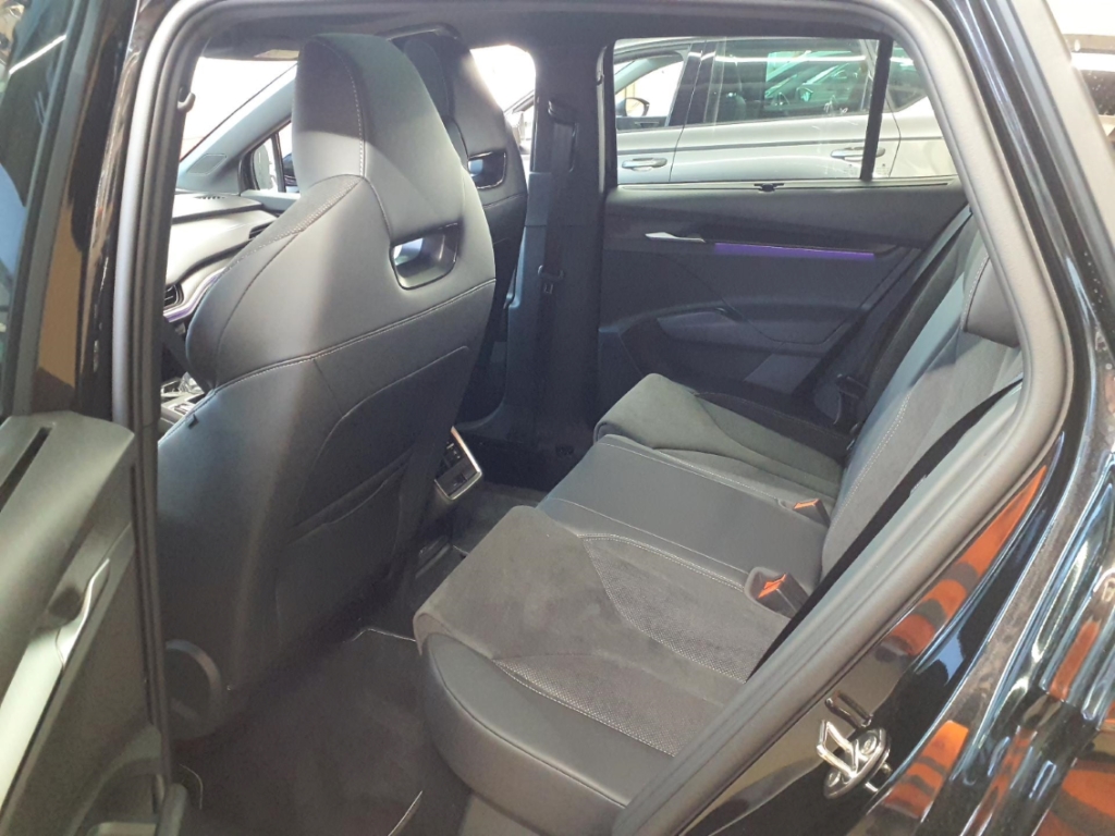 Fahrzeugabbildung SKODA Enyaq 85 210kW 82kWh Sportline Matrix Pano Navi AHK-klappbar El. Panodach Digitales Cockpit