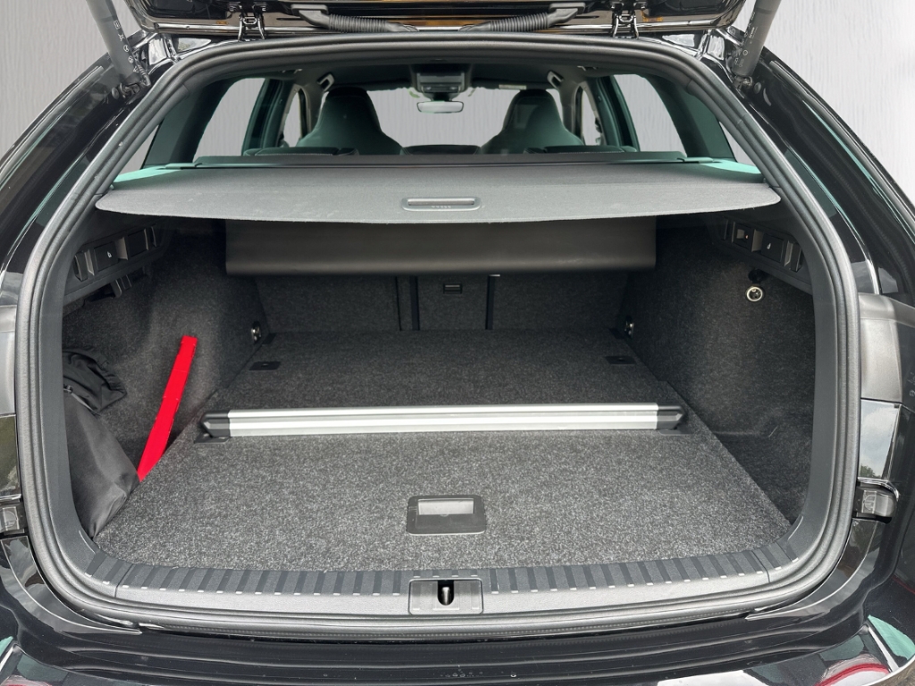 Fahrzeugabbildung SKODA Octavia Combi TDI DSG Sportline AHK LED SHZ NAVI PDC FrontAss SunSet