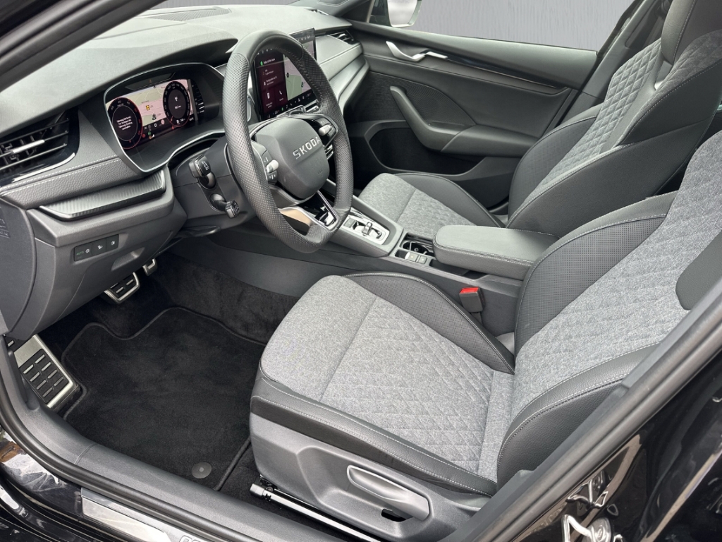 Fahrzeugabbildung SKODA Octavia Combi TDI DSG Sportline AHK LED SHZ NAVI PDC FrontAss SunSet