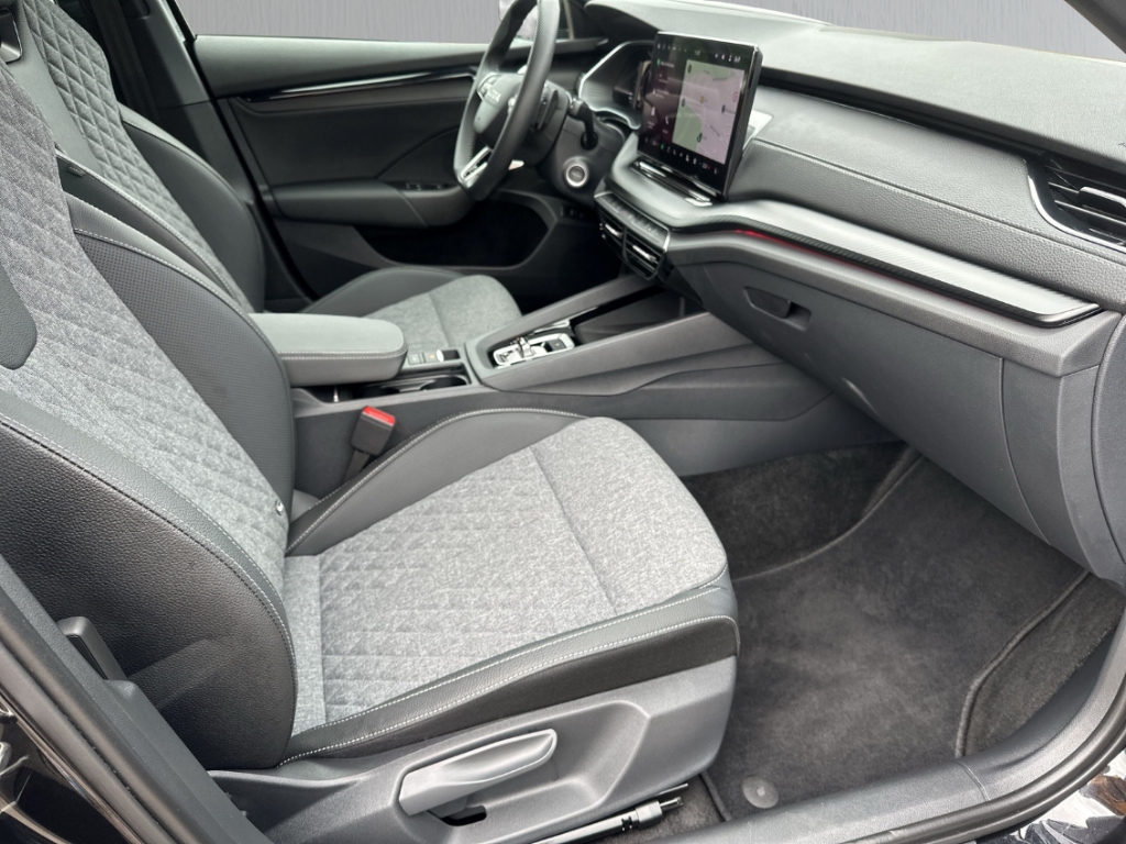 Fahrzeugabbildung SKODA Octavia Combi TDI DSG Sportline AHK LED SHZ NAVI PDC FrontAss SunSet