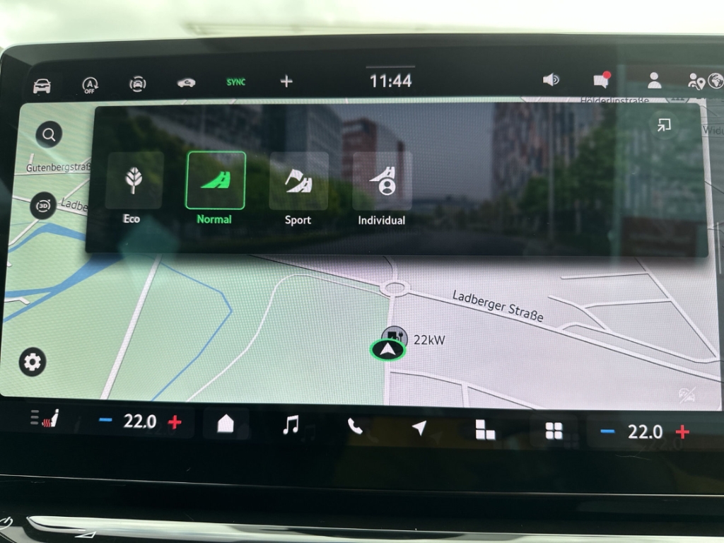 Fahrzeugabbildung SKODA Octavia Combi TDI DSG Sportline AHK LED SHZ NAVI PDC FrontAss SunSet