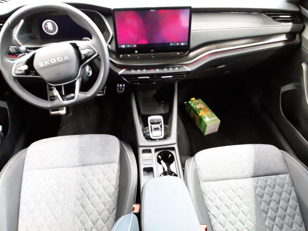 Fahrzeugabbildung SKODA Octavia Combi TDI DSG Sportline AHK LED SHZ NAVI PDC FrontAss SunSet