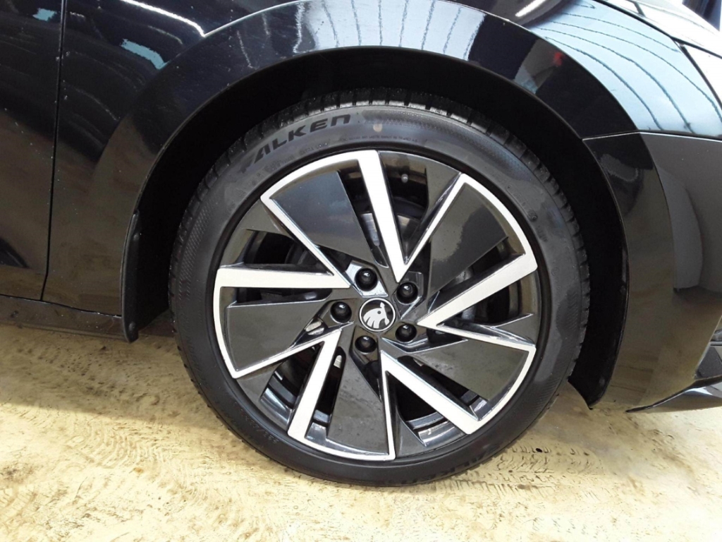 Fahrzeugabbildung SKODA Octavia Combi TDI DSG Sportline AHK LED SHZ NAVI PDC FrontAss SunSet