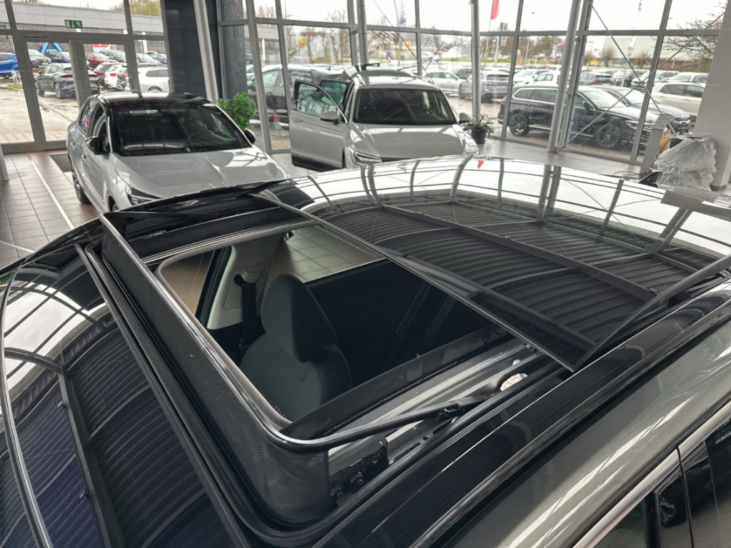 Fahrzeugabbildung Hyundai TUCSON 1.6 CRDI 4WD Trend NAVI ACC SHZ RFK DIGICOCKP