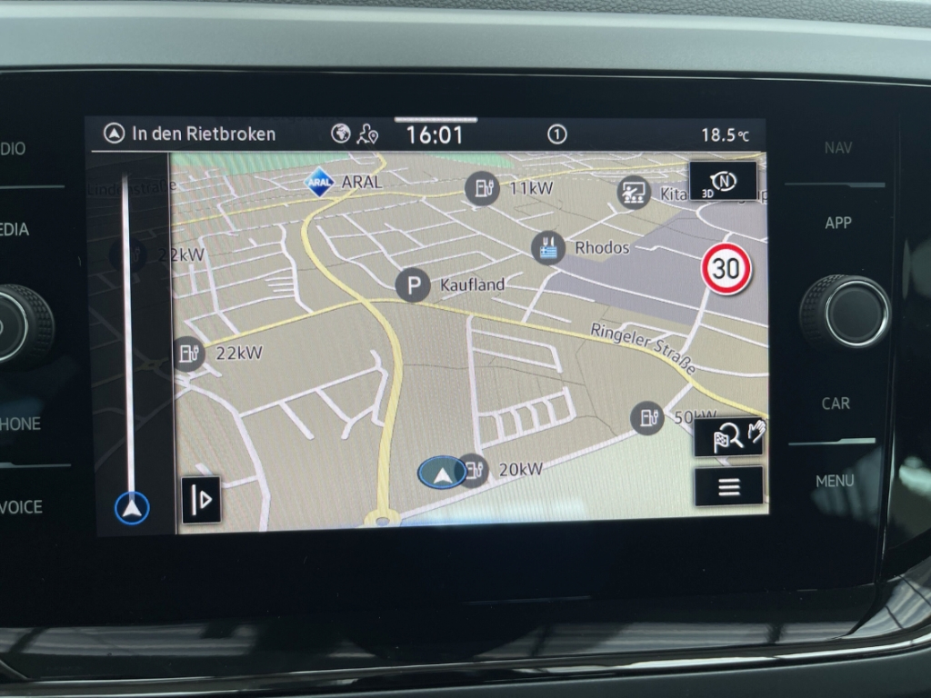 Fahrzeugabbildung Volkswagen Taigo 1.5 TSI DSG R-Line AHK IQ.LIGHT Nav ACC SHZ