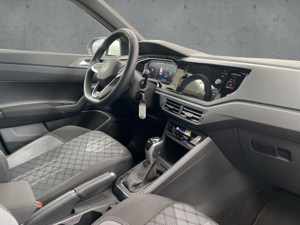 Fahrzeugabbildung Volkswagen Taigo 1.5 TSI DSG R-Line AHK IQ.LIGHT Nav ACC SHZ