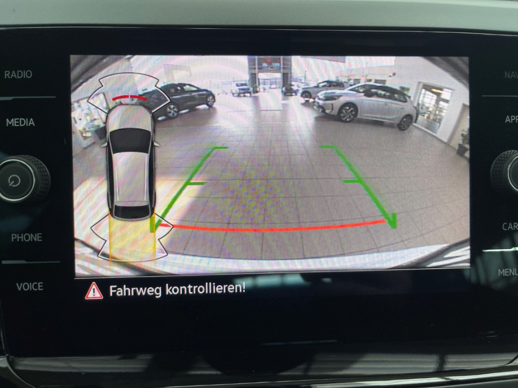 Fahrzeugabbildung Volkswagen Taigo 1.5 TSI DSG R-Line AHK IQ.LIGHT Nav ACC SHZ