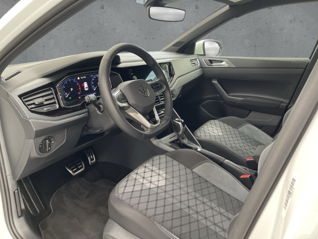Fahrzeugabbildung Volkswagen Taigo 1.5 TSI DSG R-Line AHK IQ.LIGHT Nav ACC SHZ