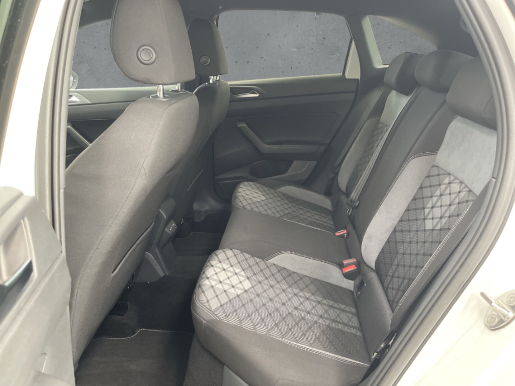 Fahrzeugabbildung Volkswagen Taigo 1.5 TSI DSG R-Line AHK IQ.LIGHT Nav ACC SHZ