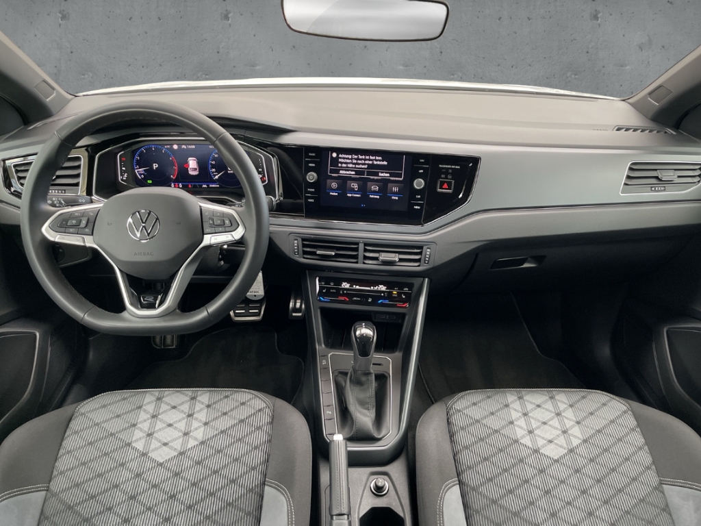 Fahrzeugabbildung Volkswagen Taigo 1.5 TSI DSG R-Line AHK IQ.LIGHT Nav ACC SHZ